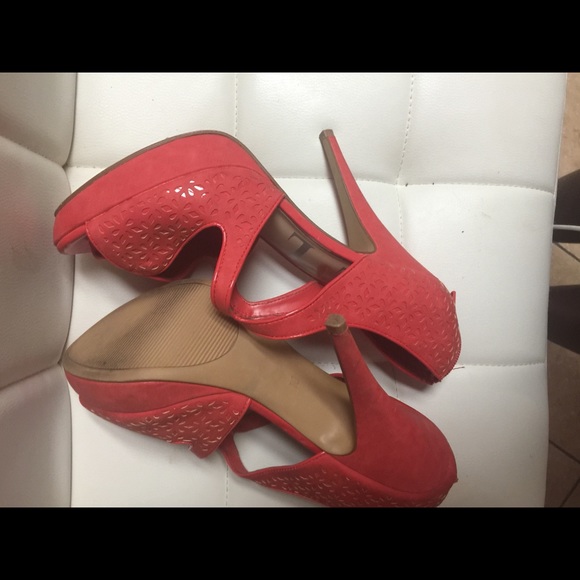 Shoe size 10 - Picture 2 of 2